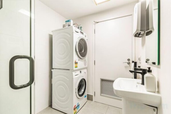 Unclassified image, 1 of 2, button - Modern Studio + Prime Location by Zodiak Stays (Auckland)