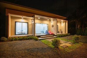 A modern house with large windows, a staircase, and a well-lit exterior. - Summer Sea Villa Khanom (Khanom)