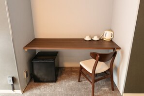 Standaard tweepersoonskamer | Een bureau, gratis wifi, beddengoed