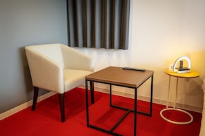 Standard-herbergi | Skrifborð, ókeypis þráðlaus nettenging, rúmföt