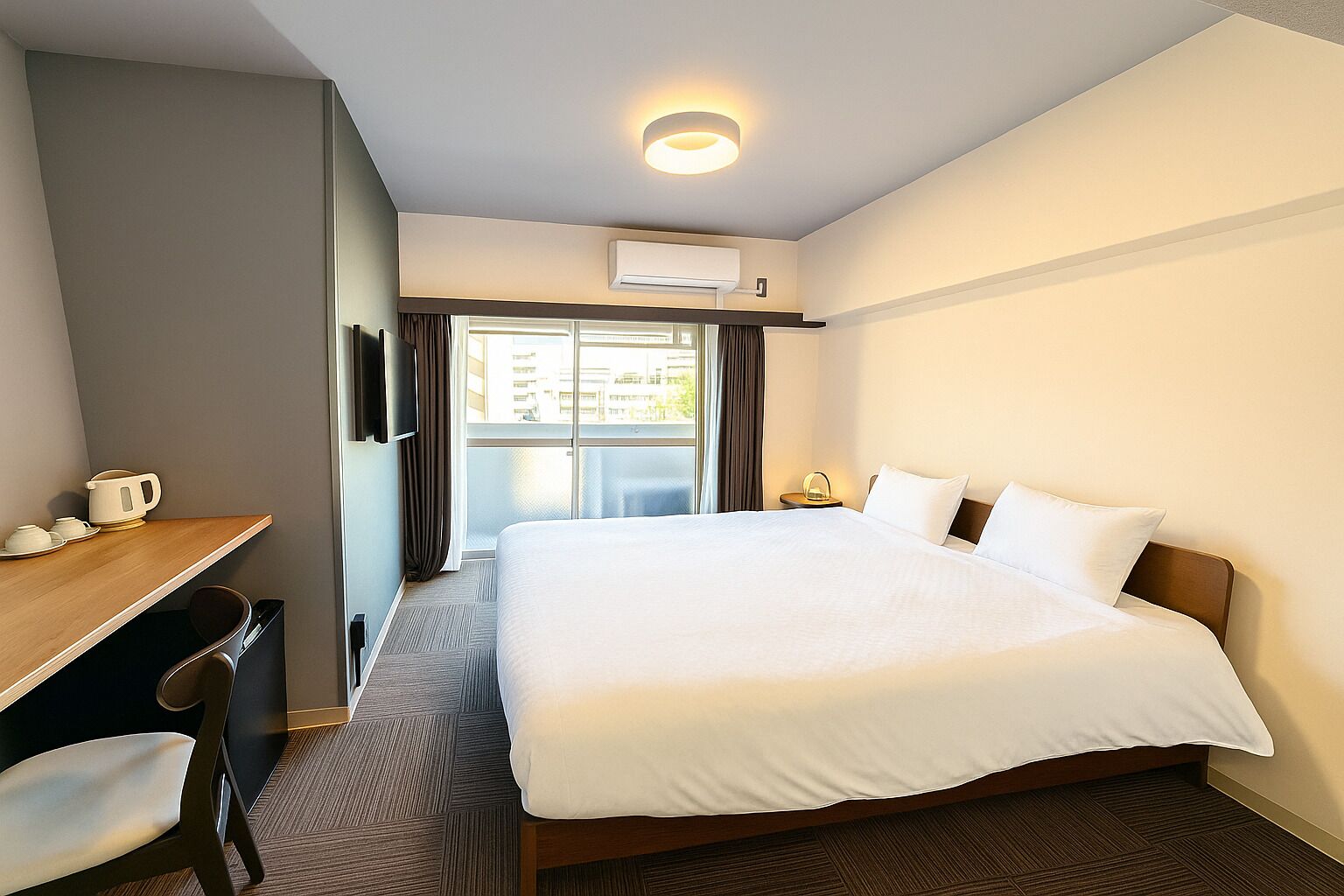 Standaard tweepersoonskamer | Een bureau, gratis wifi, beddengoed