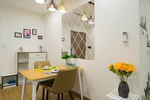 Restaurant - Vinhomes Skylake Apartment By Pham Hung (Hanoi)