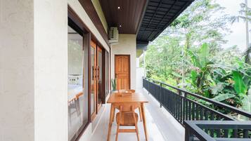 Deluxe Room, Bathtub | Terrace/patio