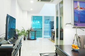 Unclassified image, 5 of 16, button - Sol Stay Sukhumvit 16 Entire House Three Bedroom & Full Kitchen (Bangkok)