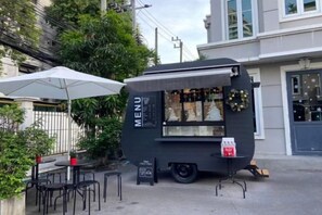 Unclassified image, 2 of 16, button - Sol Stay Sukhumvit 16 Entire House Three Bedroom & Full Kitchen (Bangkok)
