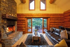 Room - Cascade Creek Retreat (Circle Hill)