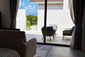 Living area - Spacious 3 bed room villa Bangtao beach (Phuket)
