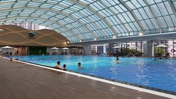 Indendørs pool