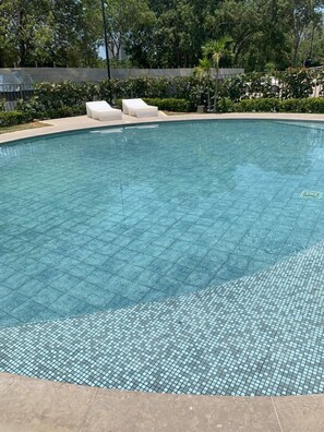 3 من حمّامات السباحة الخارجية، كبائن مجانية، مظلات على حمّام السباحة