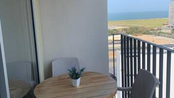 Departamento estándar, vista a la bahía | Terraza o patio
