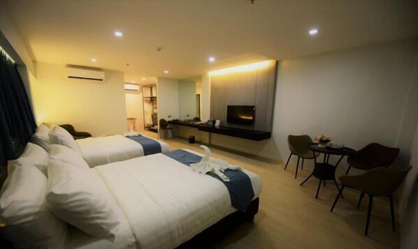 Room - The First Islatel (Alaminos)