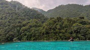 Kolam renang terbuka