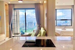 Room - LukaHomes - Dcapitale/1BR+/City view (Hanoi)