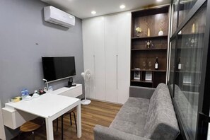 Unclassified image, 3 of 18, button - Studio Vinhomes D'capitale love 119 Tran Duy Hung (Hanoi)