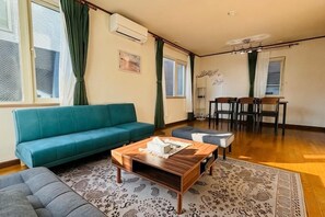 Unclassified image, 5 of 82, button - 2-floor house with garden (Otaru)