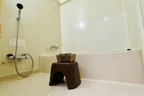 Unclassified image, 4 of 82, button - 2-floor house with garden (Otaru)