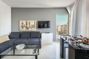 Bàn ủi/dụng cụ ủi quần áo 