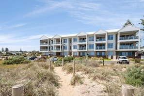 Cribs/infant beds - Sea Dunes Luxury Apartment - 10 steps to the beach (Moana)