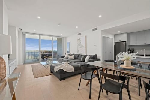 Sea Dunes Luxury Apartment - 10 steps to the beach