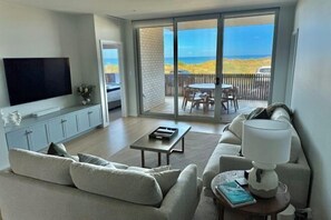 Living area - Sea Dunes Luxury Apartment - 10 steps to the beach (Moana)