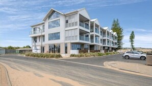 Unclassified image, 4 of 24, button - Sea Dunes Luxury Apartment - 10 steps to the beach (Moana)