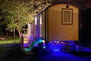 Room - Duck House - 1 Bed Shepherds Hut - Gower (Upper Killay)