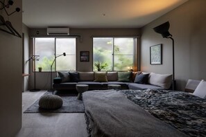 Desk - Good Neighbors (Kanazawa)