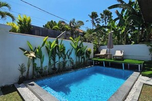 Outdoor pool - Chris Homestay (Bali)