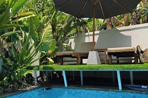 حمام سباحة خارجي