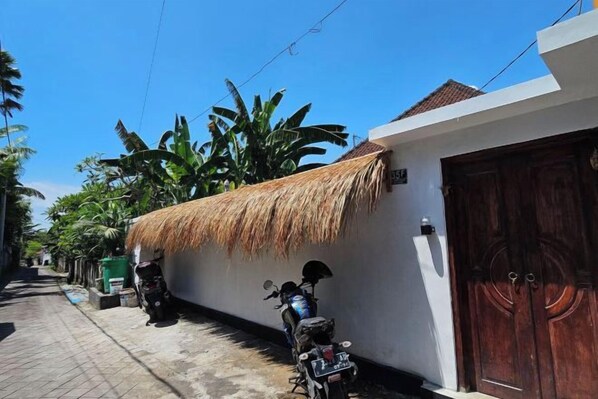 Unclassified image, 1 of 22, button - Chris Homestay (Bali)
