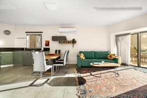 Room - Netanya Beach & Pool Comfort Stay (Netanya)