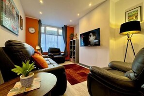 Living area - CrowHill House (Cleethorpes)