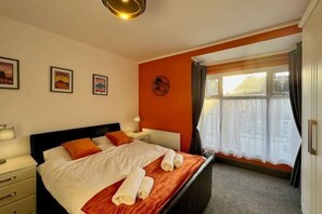 Cots/infant beds - CrowHill House (Cleethorpes)