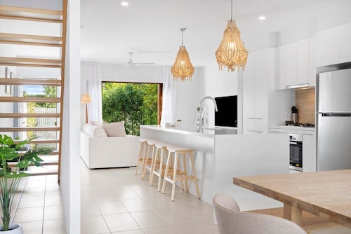 Seabreeze - Coastal family holiday home