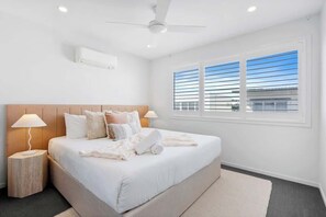 4 bedrooms, iron/ironing board, travel crib, WiFi - Seabreeze (kingscliff)