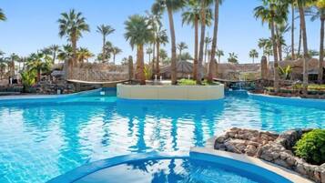 Hồ bơi ngoài trời