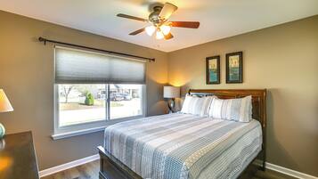 3 bedrooms, iron/ironing board, internet, bed sheets