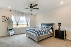 4 bedrooms, iron/ironing board, Internet, bed sheets