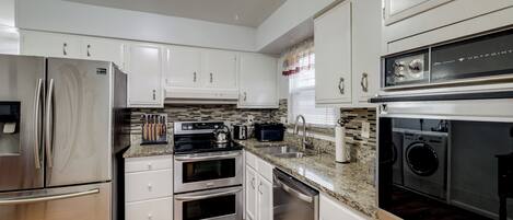 Refrigerador, microondas, parrilla de estufa y lavavajillas