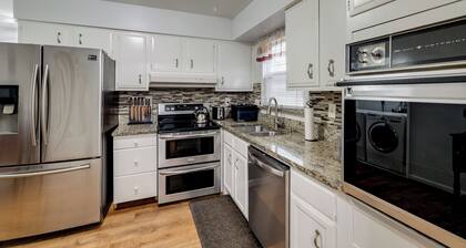 Home 6 Mi to Show Place Arena! Easy Commute to DC