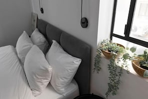 Room - Spacious & Modern 3BD Apt by Sea N' Rent (Tel Aviv)