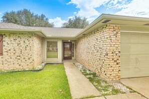 Exterior detail - Fish, Golf, Explore: Home 3 Mi to Prien Lake Park! (Lake Charles)