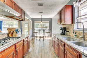 Fridge, microwave, stovetop, dishwasher - Fish, Golf, Explore: Home 3 Mi to Prien Lake Park! (Lake Charles)