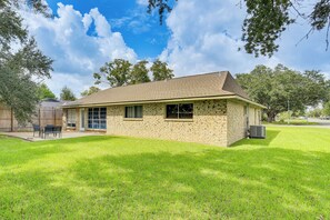 Exterior - Fish, Golf, Explore: Home 3 Mi to Prien Lake Park! (Lake Charles)