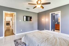 4 bedrooms, desk, iron/ironing board, internet