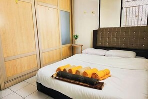 Sistema de insonorización y tabla de planchar con plancha