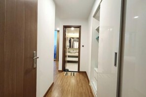 Interior - 4 bedroom apartment with beautiful view at vinhomes metropolis (Hanoi)