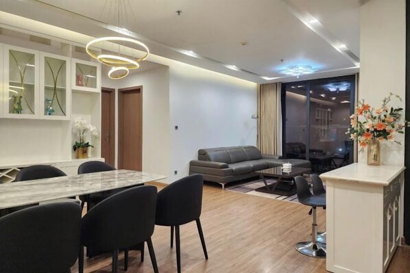 Exterior - 4 bedroom apartment with beautiful view at vinhomes metropolis (Hanoi)