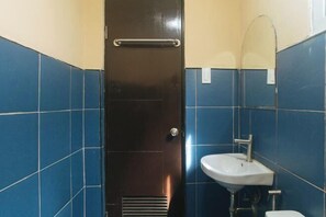 Room - RedDoorz @ MUBG Apartelle near Baclaran Church (Paranaque)