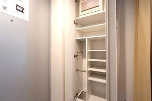 A white closet with multiple shelves and hanging space. - LEGALAND Hatagaya ANNEX (Tokyo)